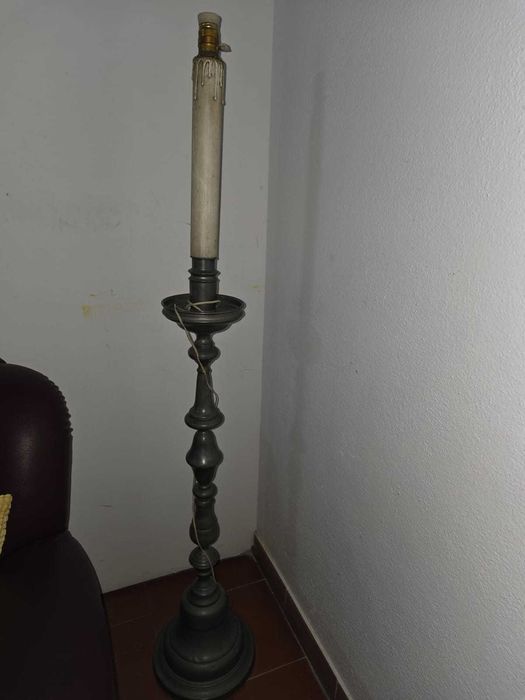 Candeeiro de pé vintage em metal