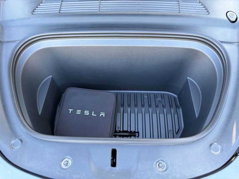 Tesla Model Y Long Range AWD (Dual Motor) 2022 рік