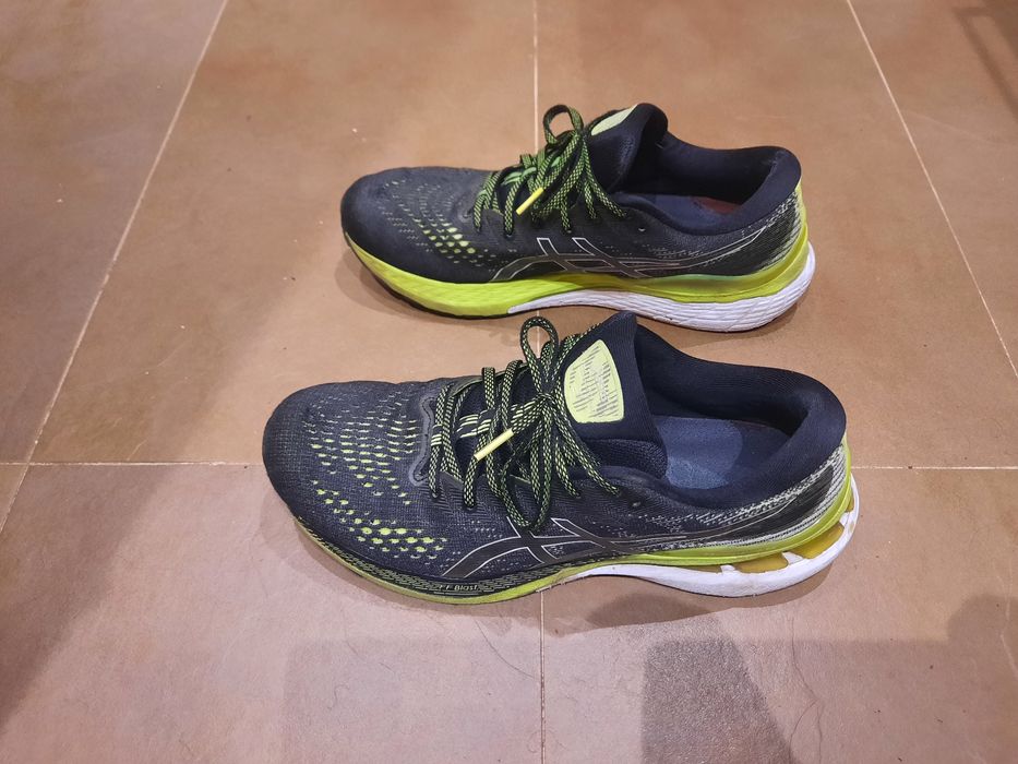 Tenis Asics pretos verde  n° 43,5