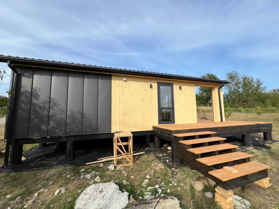 Каркасний будинок 52 м2 з терасою. Фундамент та меблі під ключ