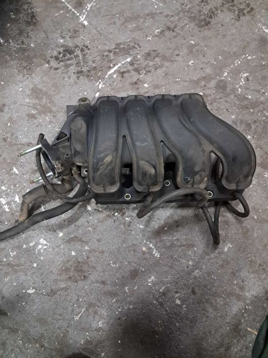 Kolektor ssący corolla e 12 silnik 1.4 vvti LPG