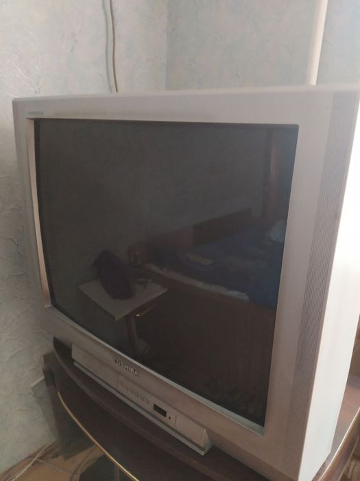 Телевізор Toshiba (кінескопний), великий екран, робочий