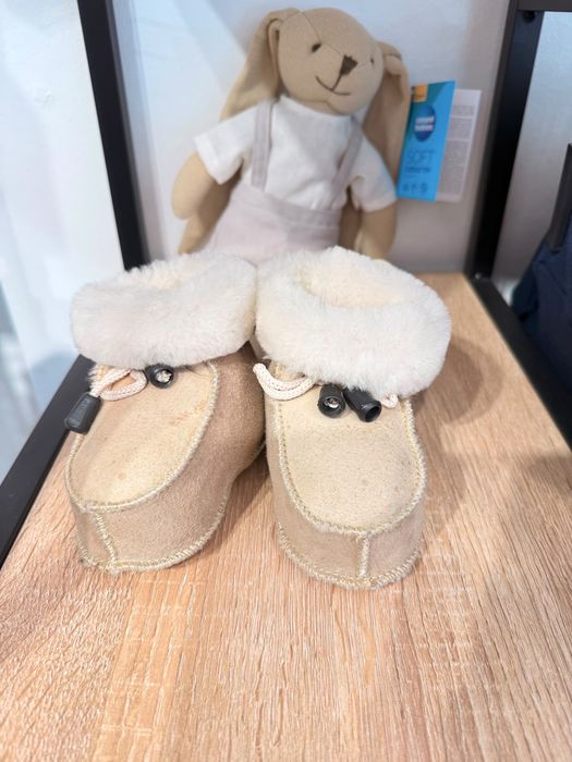 Nowe Dziecięce kapcie z Nowego Targu – naturalna wełna  dwa kolory Bez i Granat