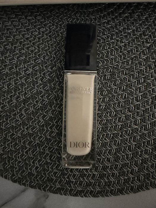 консиллер dior в відтінку 00.Новий