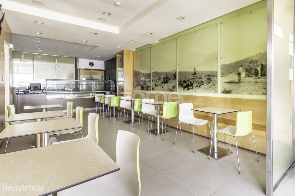 Prédio Torre de Moncorvo Com Loja Comercial