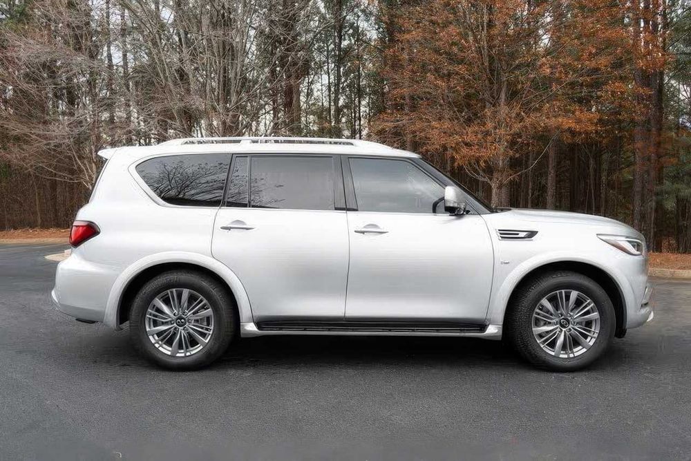 Infiniti QX80      2021
