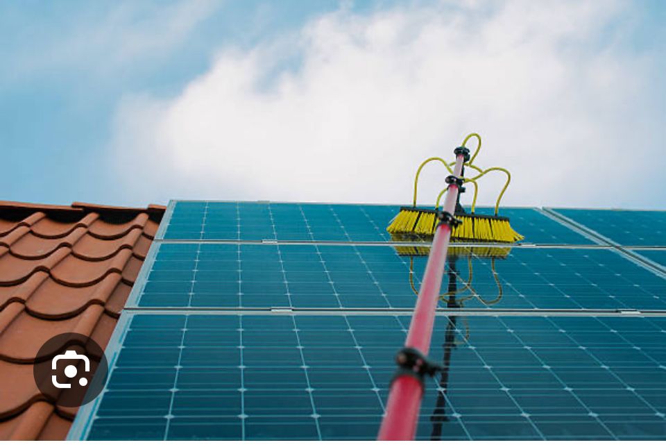 LIMPEZA E MANUTENÇÃO DE PAINÉIS SOLAR E OUTROS