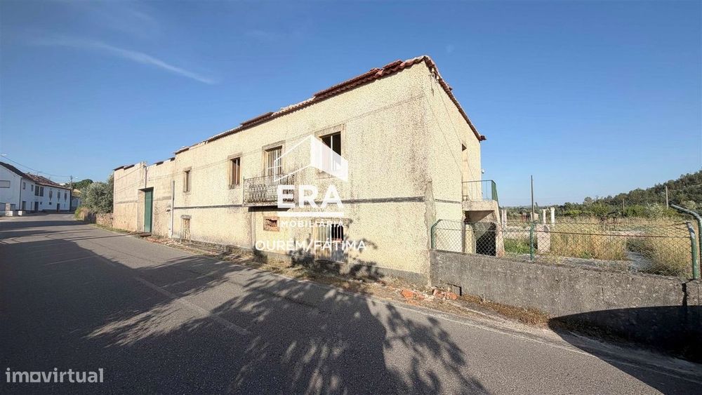 T5 Detached House for Restoration, Freixianda