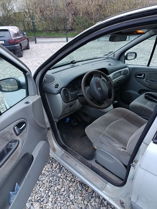 Рено Меган - Сценік