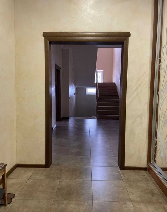 Оренда будинку можна для сім'ї під офіс Генератор