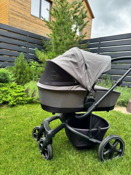 Продам преміум комплект дитячий візочок Easywalker Harvey 5 + автокрісло-переноска Britax Römer Baby-Safe + платформа FLEX BASE 5Z