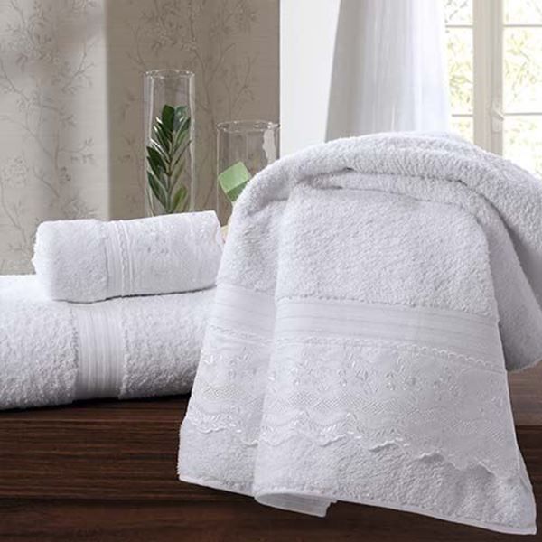 Toalhas De Banho Almofadas Decorativas E Candeeiros Abajures Novos