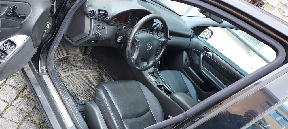 Mercedes-Benz Classe C 320 — fotografia 9
