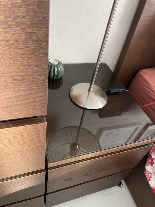 Cómoda 2 gavetas com vidro preto