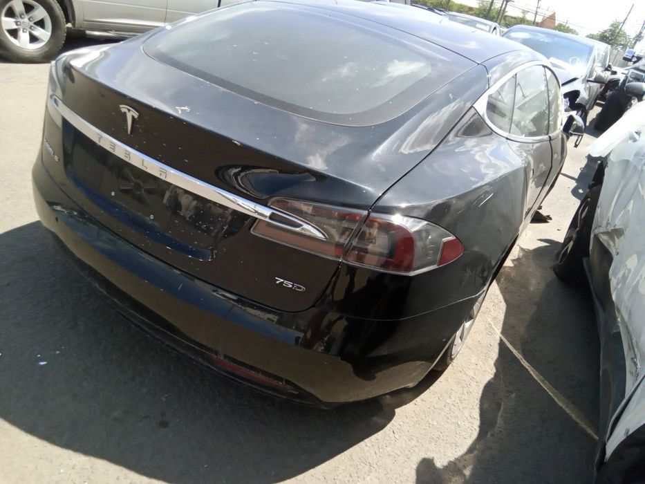 Tesla Model S (2017-2019) розбираю своє авто