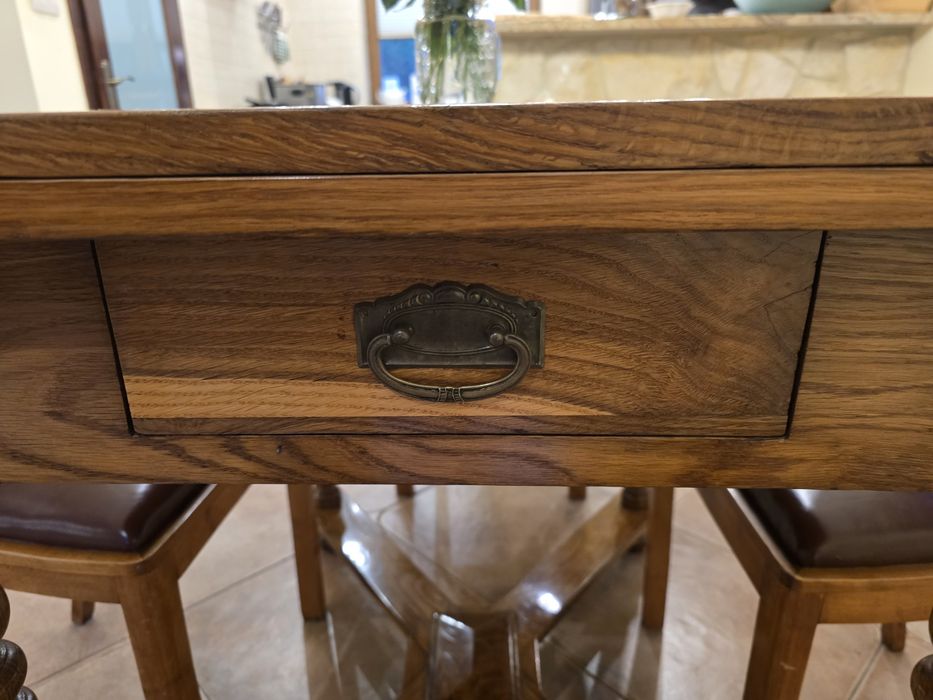 Zabytkowy stół + 4 krzesła