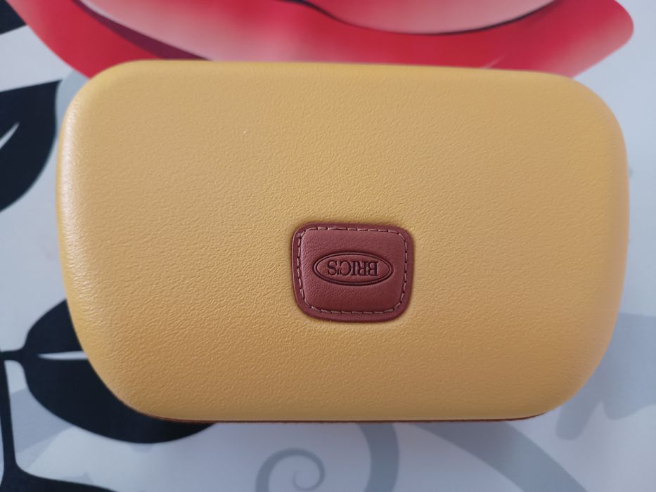 Sprzedam nową kosmetyczkę z Kataru