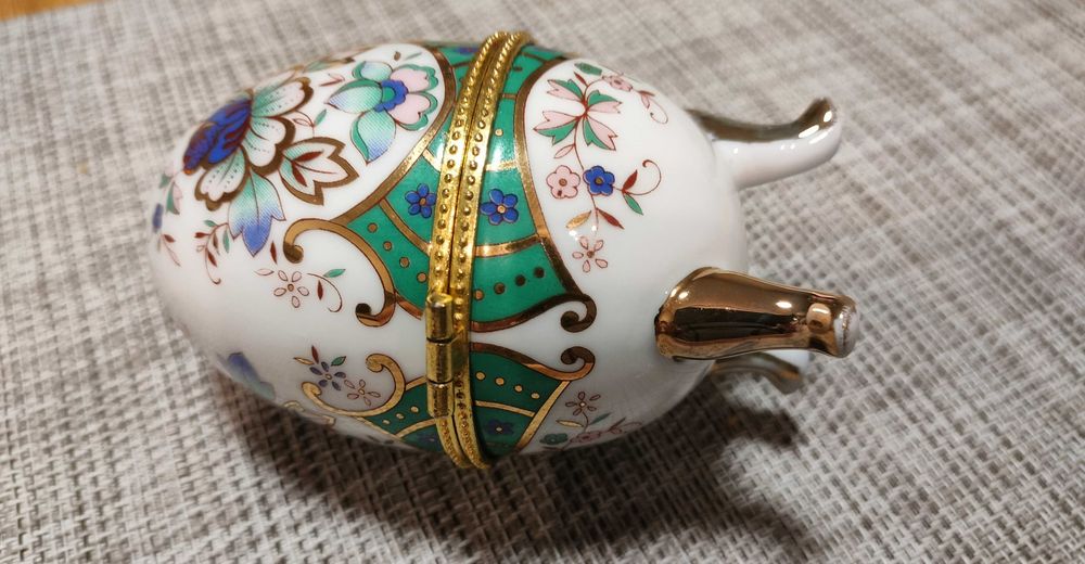 Скринька у вигляді яйця Фаберже, 11х7 см. гарний стан, б/в.