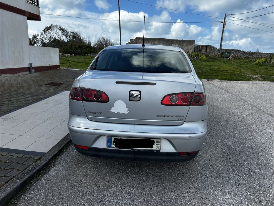 Seat Cordoba cinzento