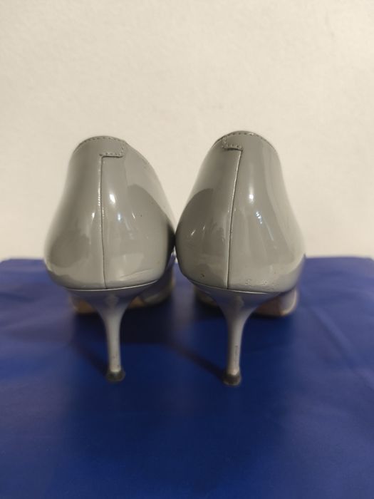 Sapato salto em tom cinza da Zara 40