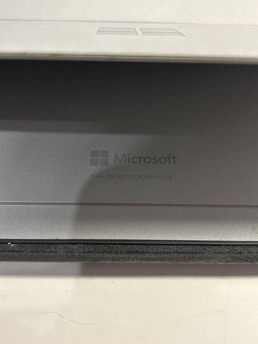 Microsoft Surface Pro 4 – 1724, i5, 8GB RAM, 256GB SSD (uszkodzony)