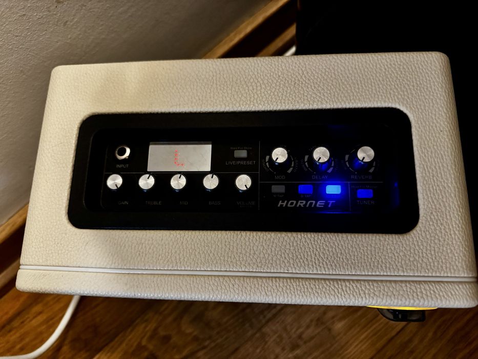 Amplificador  para guitarra Mooer Hornet como novo