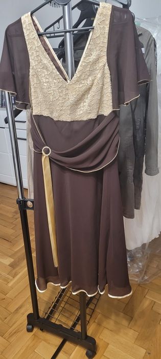 Sukienka elegancka. Polecam.