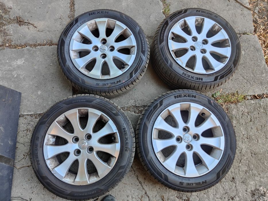 Daihatsu Materia ,Sirion. Felgi aluminiowe 15" z oponami .