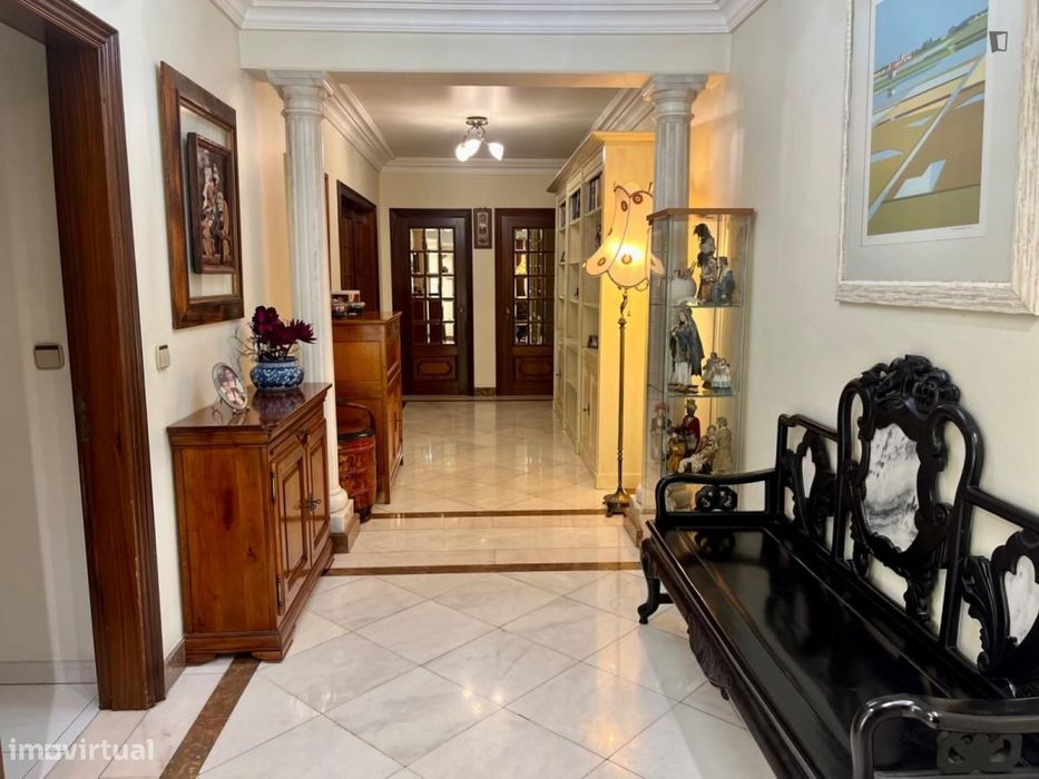 Quarto - localizado em Benfica Lisbon