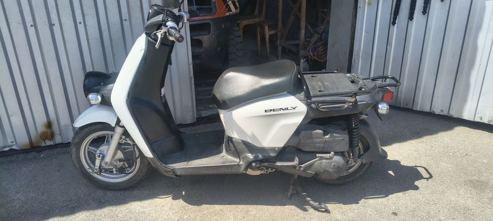 Продам мопеда хонда бенлі 50