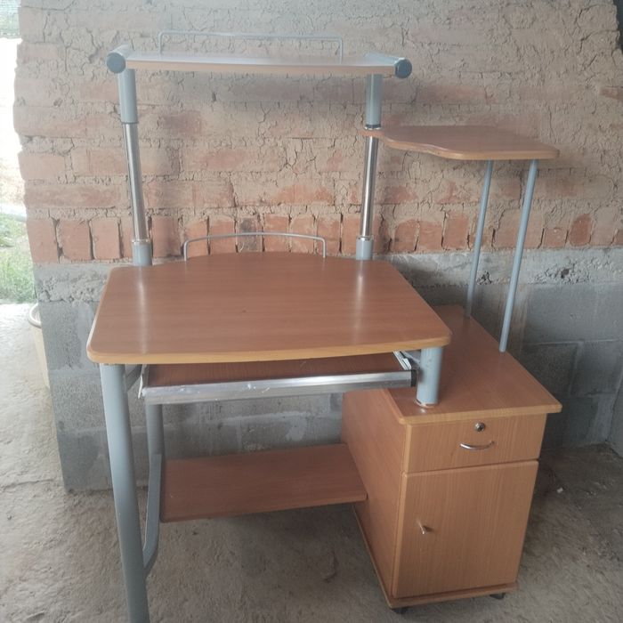 Столик для комп'ютера