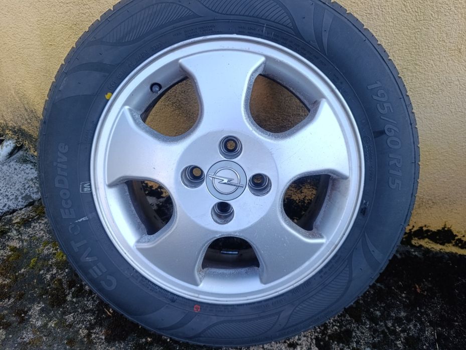 Jantes Liga Leve R15 com Pneus