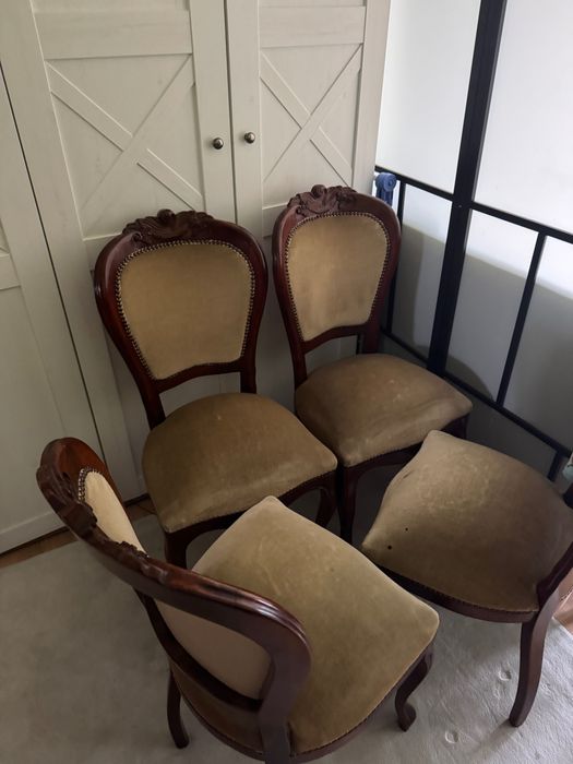 4 krzesła drewniane