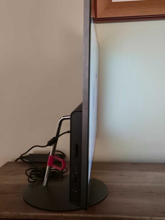 Lenovo Desktop  Thinkcentre X1 All in one Ultra fino com teclado e Rato.