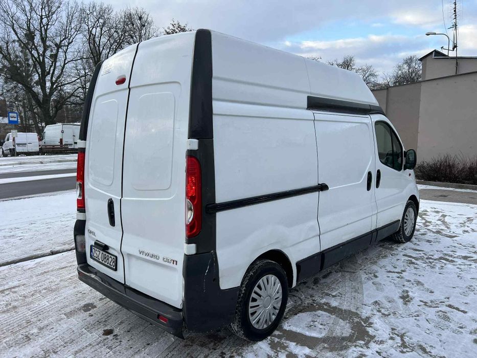 Opel vivaro. Renault trafic. Nissan primastar. Bus. Dostawczak. Trafik