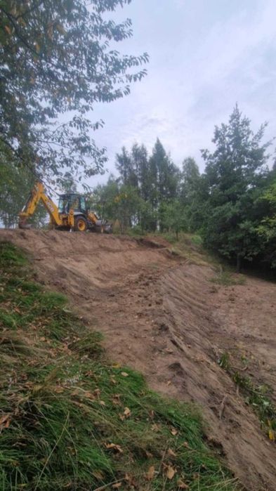 Ogrody Trawniki Prace ziemne Niwelacja terenu Usługi koparko ładowarką