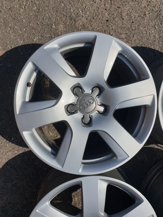 Продам комплект оригинальних легкосплавних дисків AUDI R17 5x112