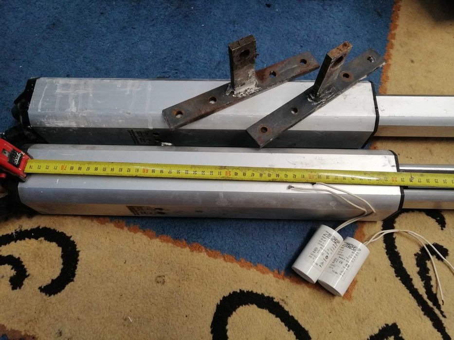 2 Braços de motor com caixa de comandos