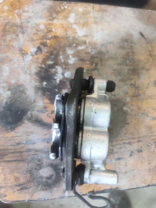 Zacisk hamulcowy przedni hyousung GT 125