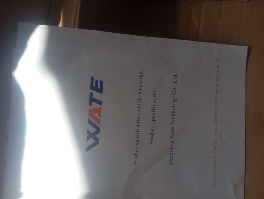 Це зарядний пристрій WATE з вихідною напругою 29.2В та струмом 15А.Пристрій сумісний з різними типами акумуляторів, включаючи LiFePO4 та Li-ion/