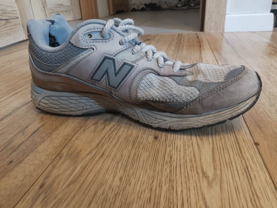 New Balance 2002R