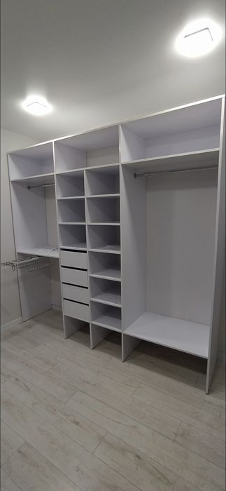 Шкаф купе со склада и под заказ.прихожие,кухни.