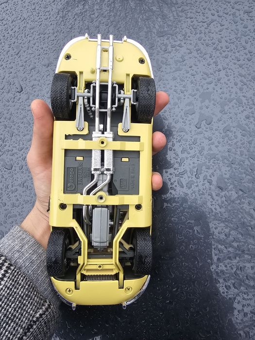 Jaguar e 1/18 в колекцию моделька