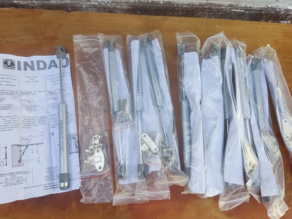 Amortecedores a gás para portas caravanas