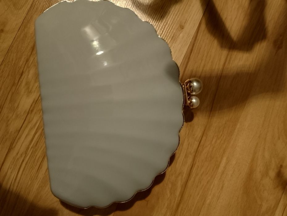 Nowa elegancka szara kopertówka muszla