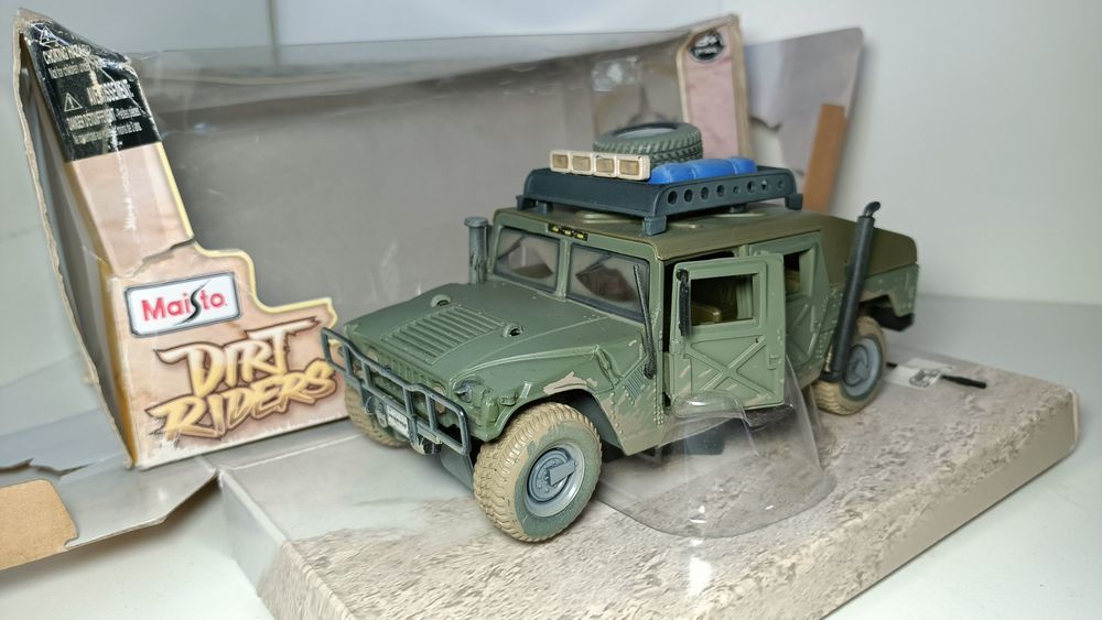HUMMER H1 1:24 Wojskowy Model Kolekcjonerski Miasto 1:27 Humvee metal