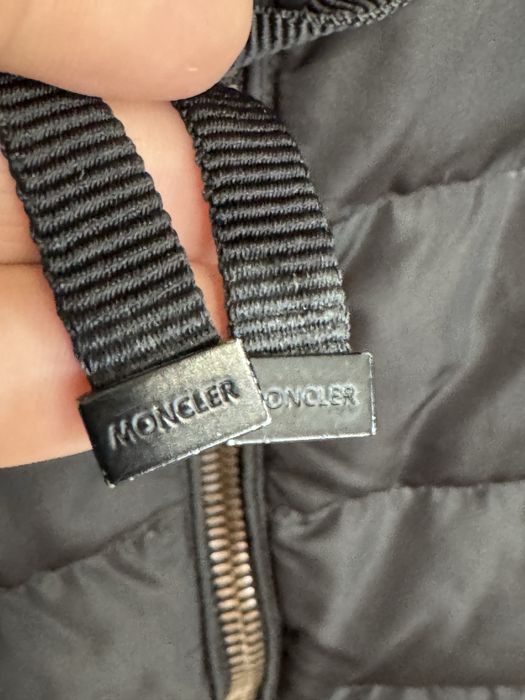 приталений пуховик , пухова куртка з капюшоном moncler, оригінал