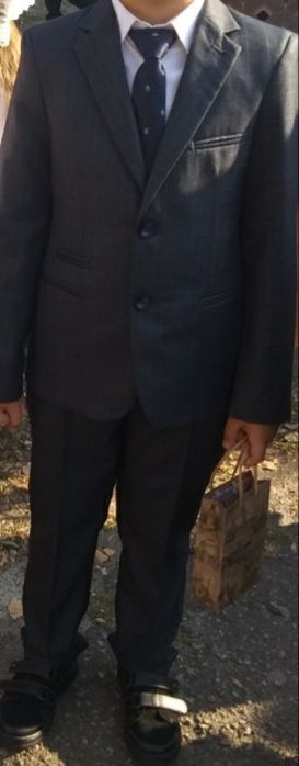 Продам школьный костюм Vells