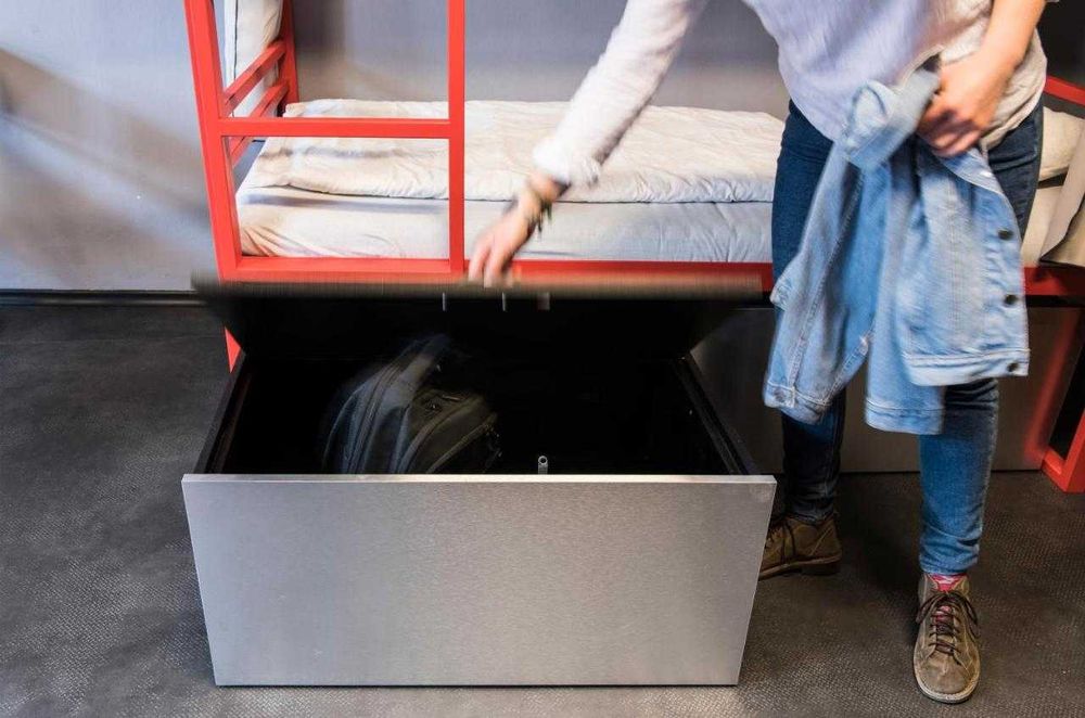 1500 грн. месяц Сдам подселение в комнату в Киеве Метро Золотые Ворота