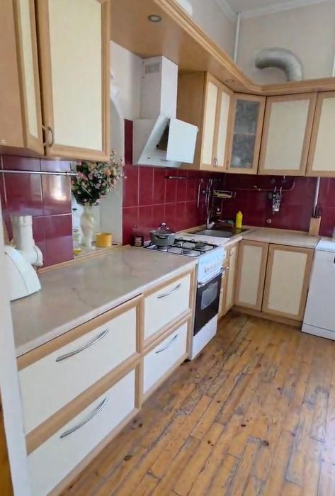 Продам будинок 3 пов. Царське село вул. Квіткова, 10 соток (204-743)